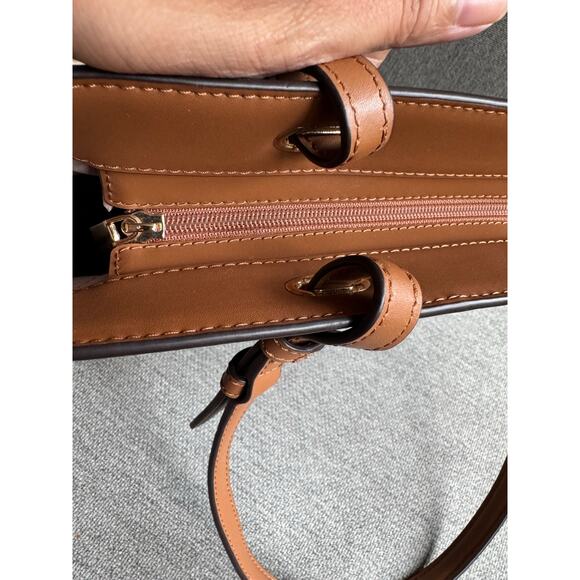 Michael Kors Outlet Jet Set Medium Logo Pocket Tote Bag Logo Brown Corn - Picture 14 of 16